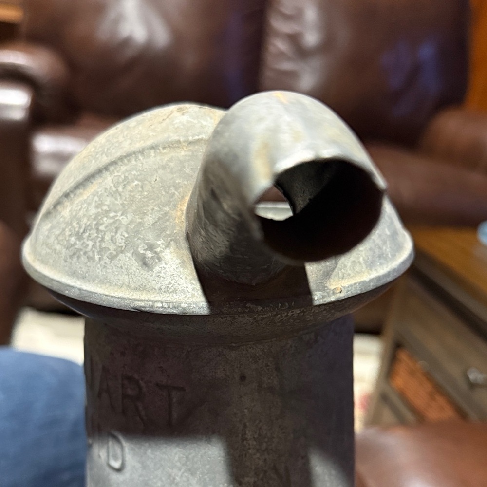 Vintage Metal Oil Can - Picture 11 of 11